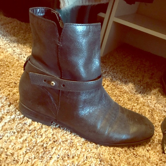 Franco Sarto flat black zip up booties - Picture 1 of 5